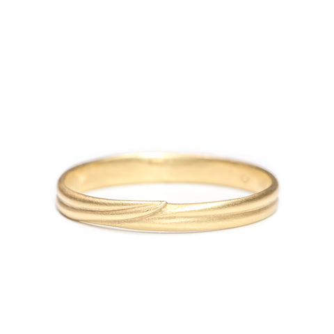 <!--RG313-->tiny blade of grass wedding band
