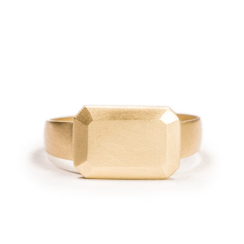 <!--RG710-->small emerald cut gold jewel ring