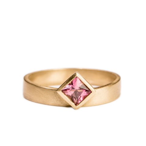 <!--RG635-->square crown jewel ring