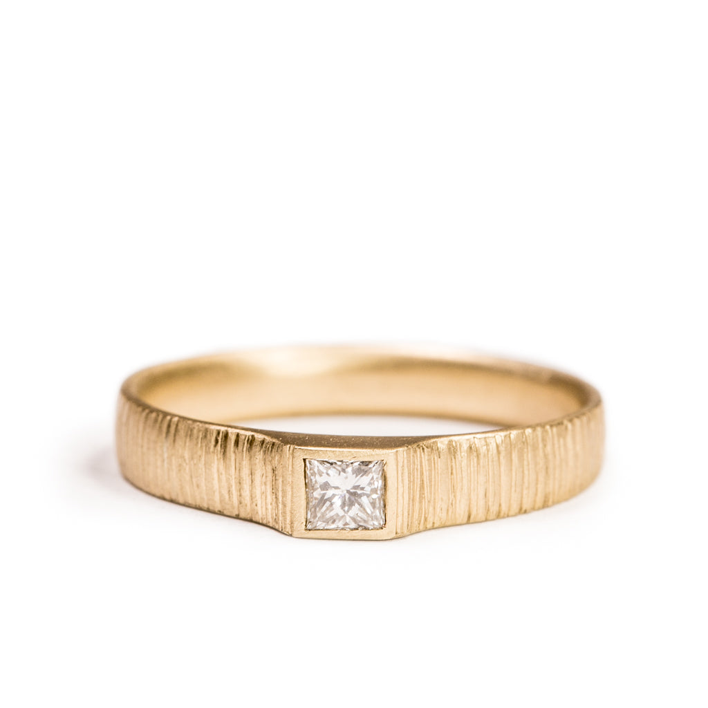 <!--RG692-->diamond ribbed engagement ring