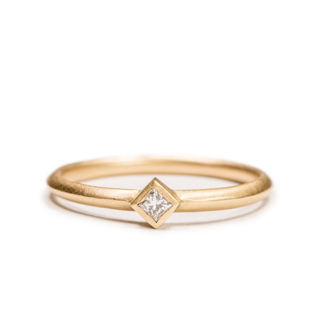 <!--RG557-->small ridge engagement ring