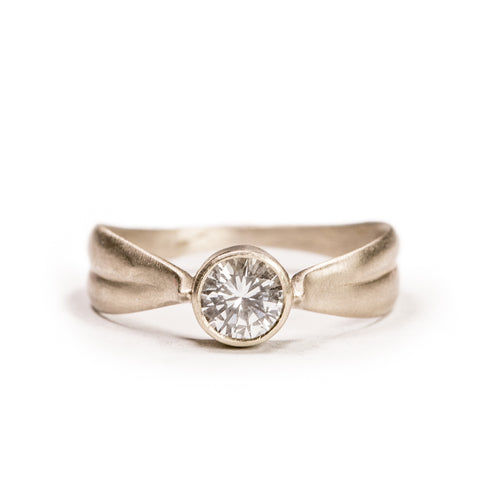 <!--RG458-->double leaf engagement ring