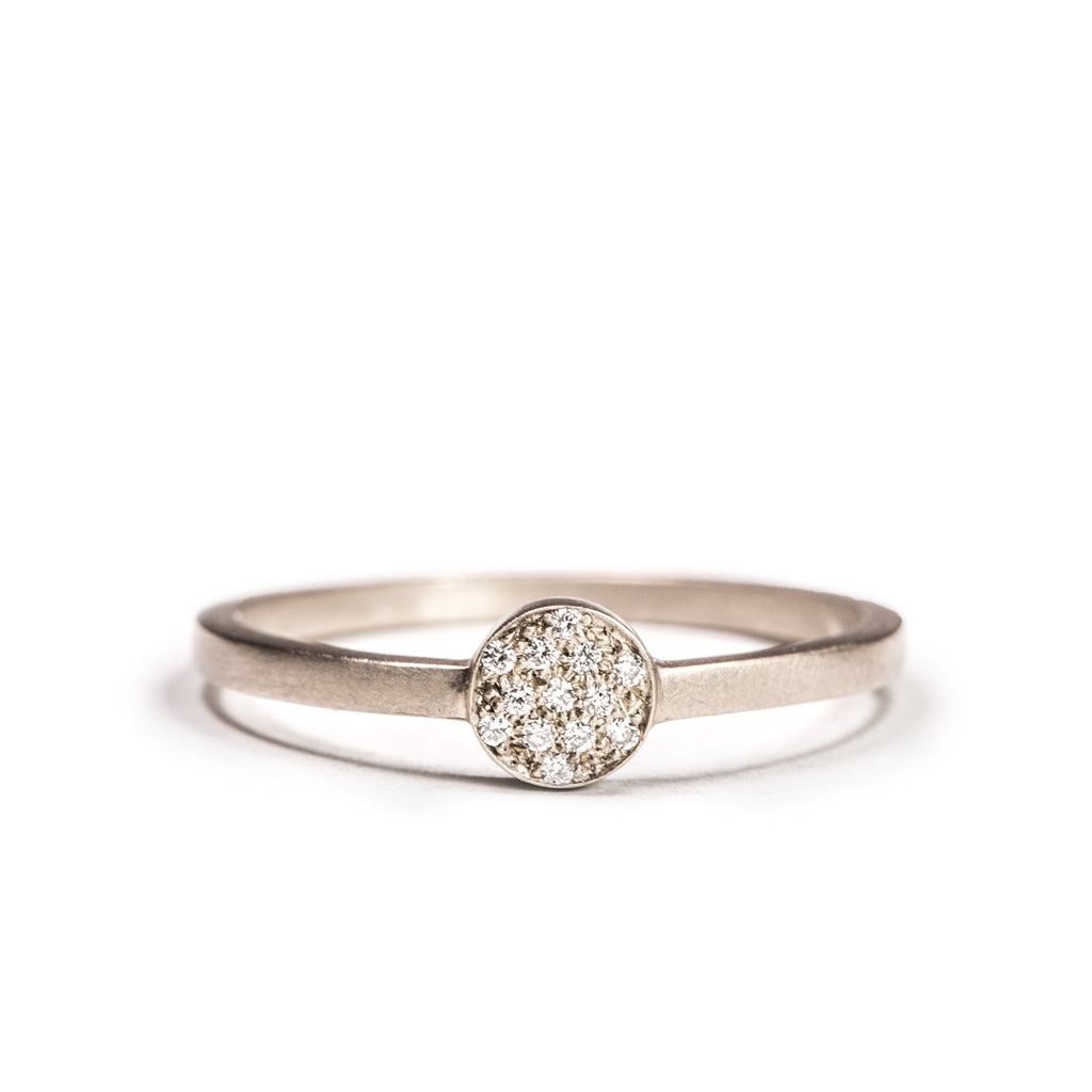 <!--RG596dia-->pavé full moon ring