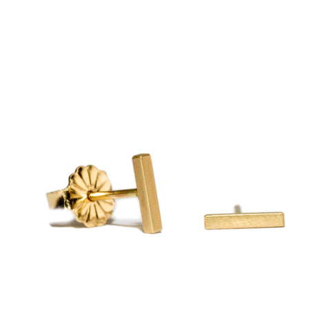 <!--ER670-->edgy bar studs