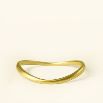 small undulating wedding band