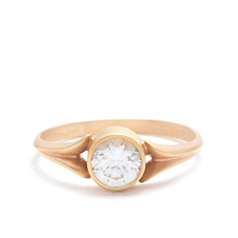<!--RG505-->fleur de lis engagement ring with white sapphire